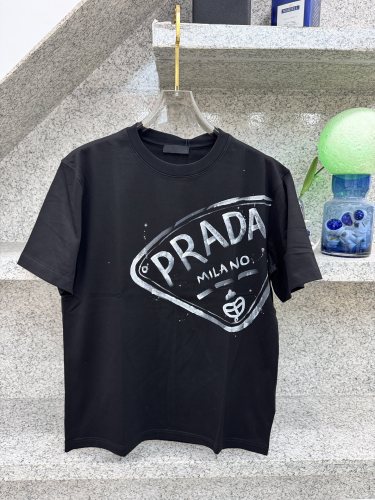 一目惚れ♪ 2026 プラダ 新作 半袖Tシャツ コピー 2色