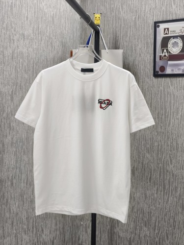 肌触り最高な 2026 プラダ 新作 半袖Tシャツ コピー