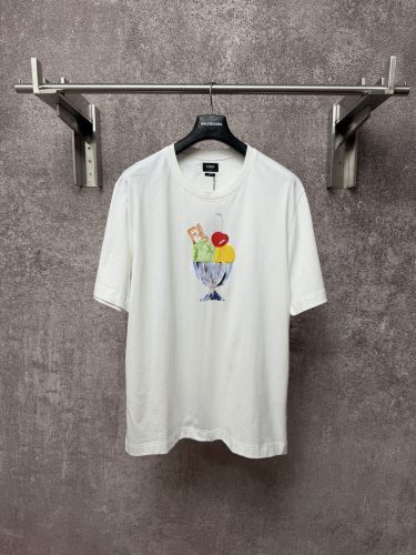 日本未入荷 2026 フェンディ 新作 半袖Tシャツ スーパーコピー