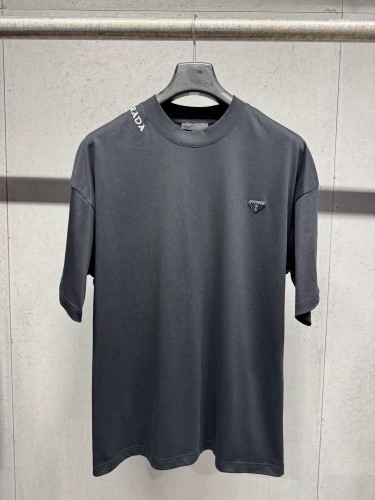 超希少！2026 プラダ 新作 半袖Tシャツ 偽物