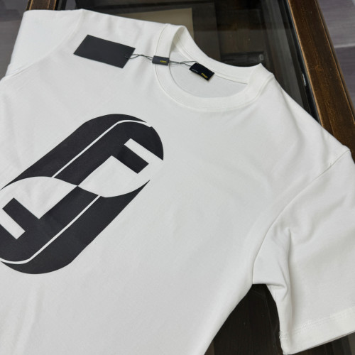 完売必至 2026 フェンディ 新作 半袖Tシャツ 偽物