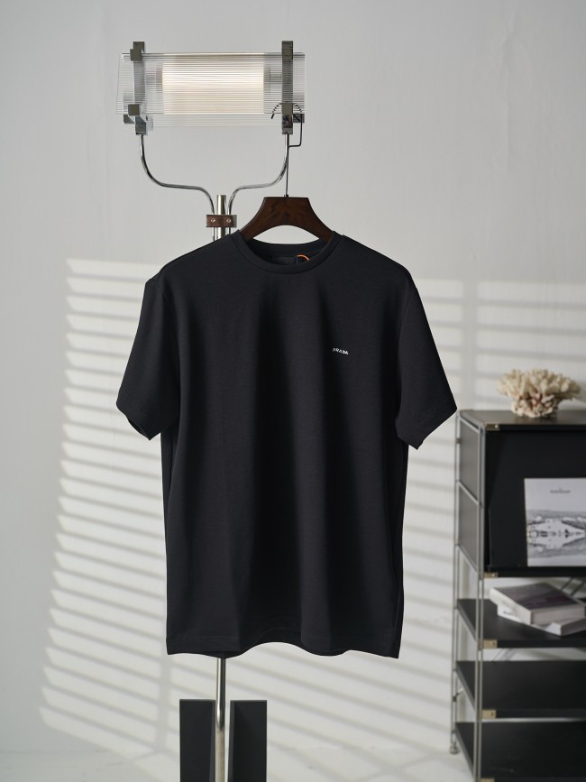 完売必至 2026 プラダ 新作 半袖Tシャツ 偽物