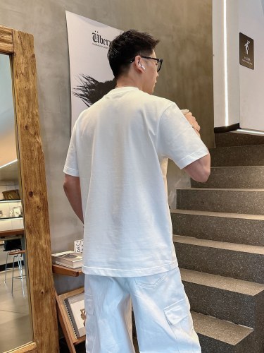 使い勝手良 2026 プラダ 新作 半袖Tシャツ スーパーコピー