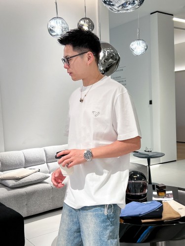 世界中で大人気♪ 2026 プラダ 新作 半袖Tシャツ 偽物