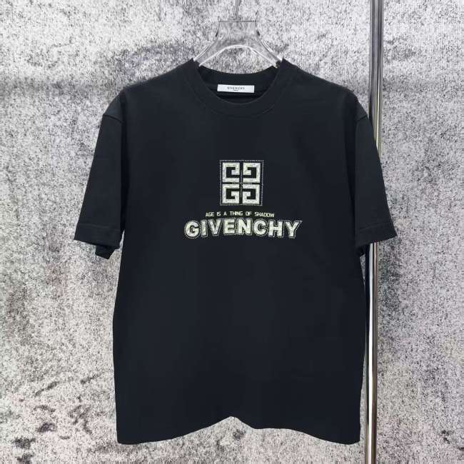 即発送! 2026 ジバンシー 新作 半袖Tシャツ 偽物