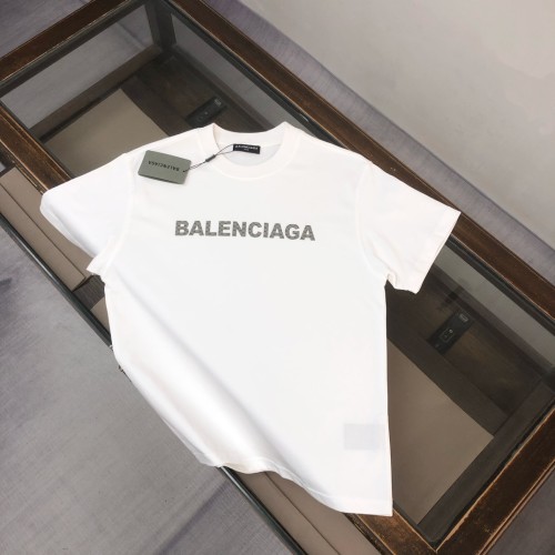 使い勝手良し 2026 バレンシアガ 新作 半袖Tシャツ コピー