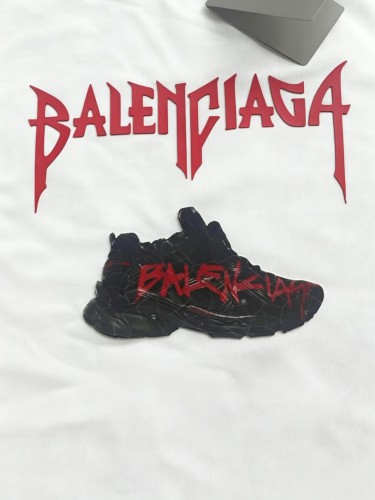 完売前に！ 2026 バレンシアガ 新作 半袖Tシャツ コピー