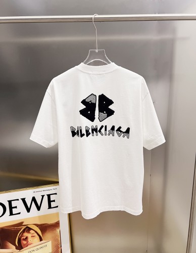 注目度抜群！ 2026 バレンシアガ 新作 半袖Tシャツ コピー