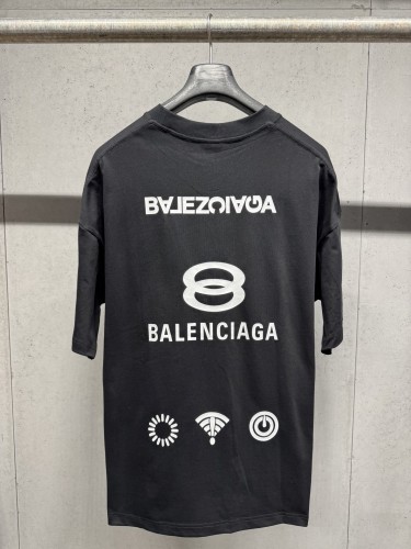 目を惹くカラー 2026 バレンシアガ 新作 半袖Tシャツ 偽物