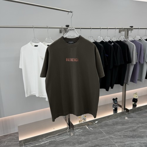 注目アイテム☆ 2026 バレンシアガ 新作 半袖Tシャツ コピー