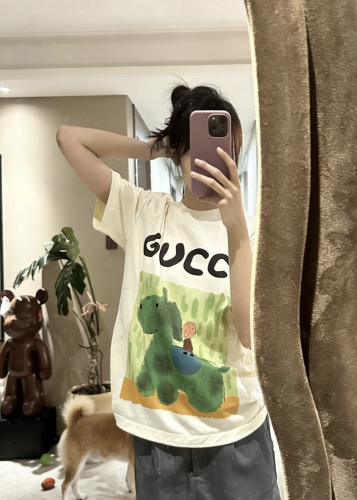使い勝手良し 2026 グッチ 新作 半袖Tシャツ コピー