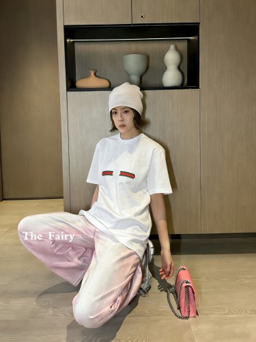 争奪戦 2026 グッチ 新作 半袖Tシャツ コピー