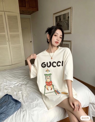 入手困難！ 2026 グッチ 新作 半袖Tシャツ 偽物