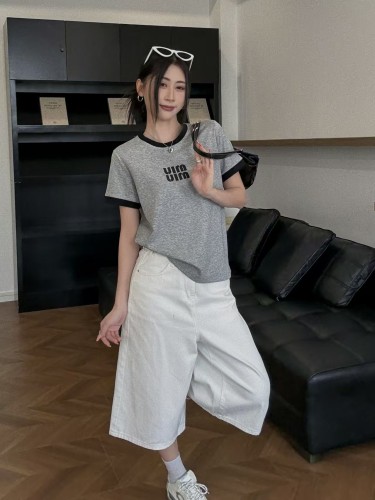 使い勝手良  2026 ミュウミュウ 新作 半袖Tシャツ 偽物