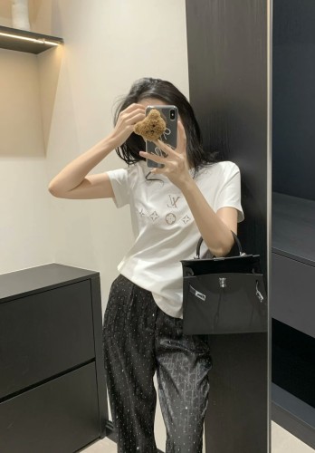累積売上総額第１位！2026 ルイヴィトン 新作 半袖Tシャツ 偽物