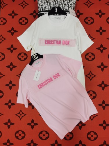 激安価格！2026 ディオール 新作 半袖Tシャツ 偽物