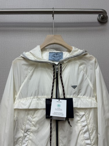 ☆超人気☆ 2026 プラダ 新作 日焼け止め服 コピー