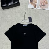 目を惹くカラー 2026 プラダ 新作 半袖Tシャツ 偽物
