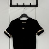 完売必至 2026 バーバリー 新作 半袖Tシャツ 偽物
