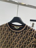争奪戦 2026 フェンディ 新作 半袖Tシャツ スーパーコピー