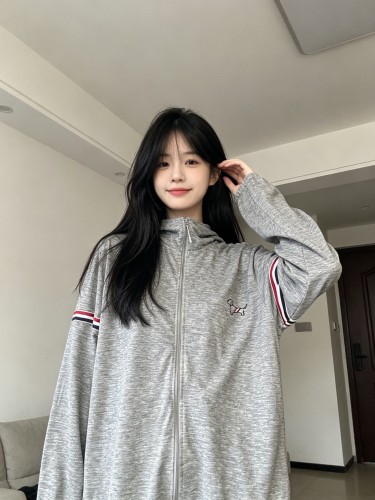 世界中で大人気♪ 2026 トム·ブラウン 新作 日焼け止め服 スーパーコピー