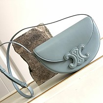 セリーヌ トリオンフ 偽物 BESACE TRIOMPHE ショルダーバッグ Cen40182 セリーヌ トリオンフ 偽物 BESACE TRIOMPHE ショルダーバッグ Cen40182