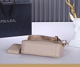 大人気！送料込【プラダ】大人気ナイロンバッグ Re-Edition pud21781
