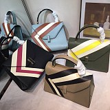 可愛い ヴァレクストラ Iside イジィデ クロコダイル ハンドバッグ Vur12742