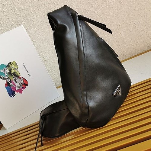 希少色プラダ レザー バックパック ショルダーバッグ 偽物 2WAY pua16999
