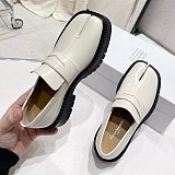 おすすめメゾンマルジェラ スーパーコピー タビ ローファー シューズ Maz35800