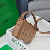 日本未入荷ボッテガヴェネタ カセット 偽物 クロスボディバッグ boc63388
