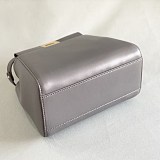 完売必至フェンディ ピーカブー 偽物 ミニ レザー バッグ fep76000