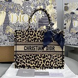 関税なしディオール Book Tote トートバッグ偽物 ヒョウ柄 バッグレオパード刺繍 M1286ZRHM ブックトート dei75907