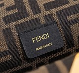 人気No1フェンディ ファースト 偽物 レザー バッグ エキゾチックディテール feg43992