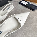 ギフトに最適♪プラダ 新作 ローヒール サンダル スーパーコピー puo26364