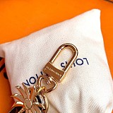 【すぐ届く♪スケボ×パームツリー 偽物】ルイヴィトン キーホルダー M01015