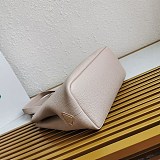 送料込プラダ ミディアム レザー ロゴ トートバッグ コピー pun75323