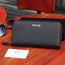 大人気!新色☆希少 プラダ ファスナー付長財布 長財布 コピー pud75443 大人気!新色☆希少 プラダ ファスナー付長財布 長財布 コピー pud75443