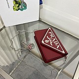 争奪戦 プラダ ブラッシュドレザーショルダーバッグ コピー ビッグロゴ チェーン puf35835