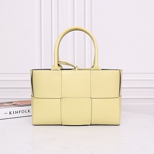 目を惹くカラー ボッテガヴェネタ アルコ トートスーパーコピーARCO TOTE bol03255