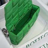 ★日本!!人気！ボッテガヴェネタ コピー ザチェーン カセット レザー製クロスボディバッグ boa49393