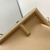 目を惹くカラーフェンディ ファースト コピー レザー バッグ fer55501