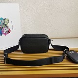 大人気！プラダ*レザー ショルダーバック ミニポーチ付き pun78060