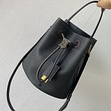 可愛いバーバリー 小さなTB バケットバッグ スーパーコピー 2色 Bao23160