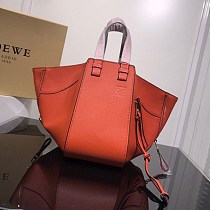 21新作 ロエベ ハンモック コピー クラシックレザースモール ハンドバッグ loa80048 21新作 ロエベ ハンモック コピー クラシックレザースモール ハンドバッグ loa80048