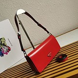 争奪戦 プラダ ファム ブラッシュドレザー バッグ 偽物 pum84089