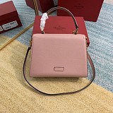 世界中で大人気♪【ヴァレンティノ ショルダーバッグ 偽物】人気★Vスリング カーフスキン ミニハンドバッグ Vug44079