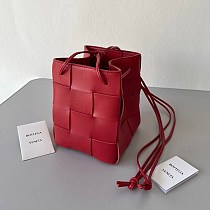 累積売上総額第1位!ボッテガヴェネタ カセット ショルダーバッグ 偽物 レッド 680218VCQC46358 累積売上総額第1位!ボッテガヴェネタ カセット ショルダーバッグ 偽物 レッド 680218VCQC46358