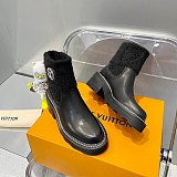 黒色のワンピースにピッタリ☆ルイヴィトン ブーツ コピー レディース vuz47407