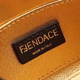 目を惹くカラー【FENDACE】ナノ バゲット マイクロ バッグ コピー fex13717